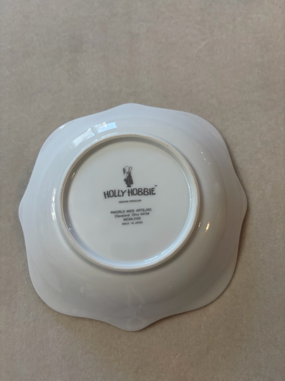 Decorative Porcelain Trinket Dish with Gold Trim - Picture 2 of 4